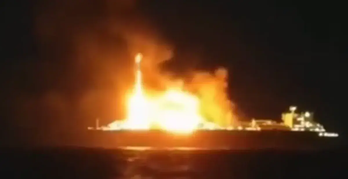 غرق ناقلة غاز قبالة سواحل ليبيا يجدد الجدل حول هشاشة الأمن البحري بالبلاد