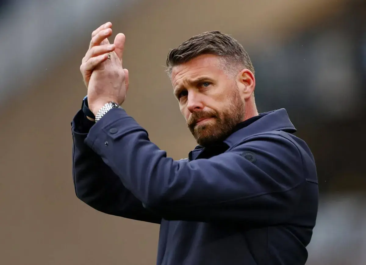 مدرب وولفرهامبتون: يتعين علينا الاستمتاع بالفوز على ليفربول