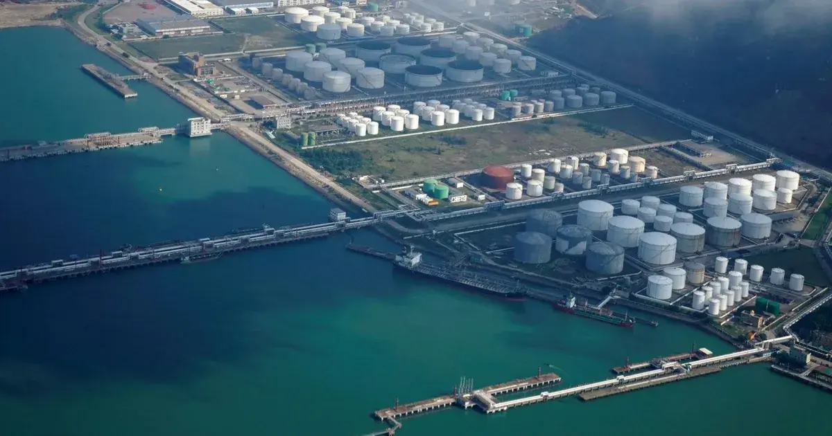 الصين تتجاوز التصعيد.. النفط الإيراني مستمر بلا اضطراب