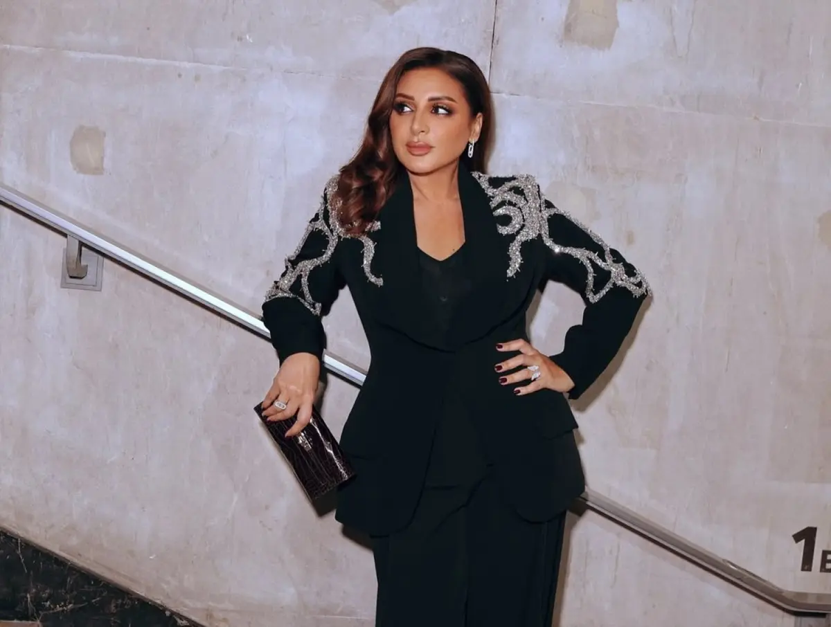 استوحي من النجمات بدلات نسائية مناسبة ليوم المرأة العالمي