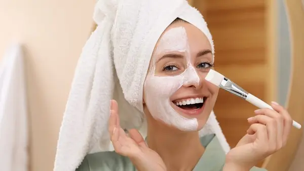 زهرة الخليج - اعتمدي هذه الوصفات البسيطة يوميًا.. لبشرة ناعمة ومشرقة في العيد