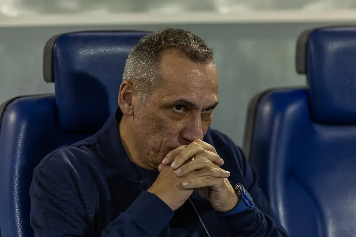 دونيس والحكام... أزمة «وهمية» أم مشكلة واقعية؟