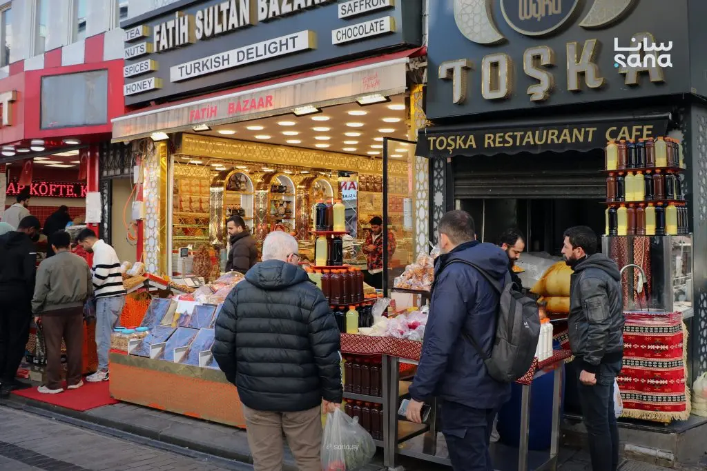 بعد عودة آلاف العائلات.. رمضان السوريين في إسطنبول مشهد متغيّر وأسواق متأثرة