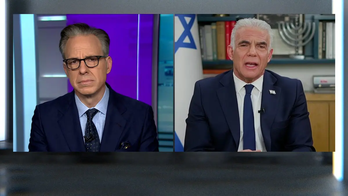 مذيع CNN يسأل لابيد عن سبب تزايد الانتقادات لإسرائيل بأمريكا.. كيف رد؟