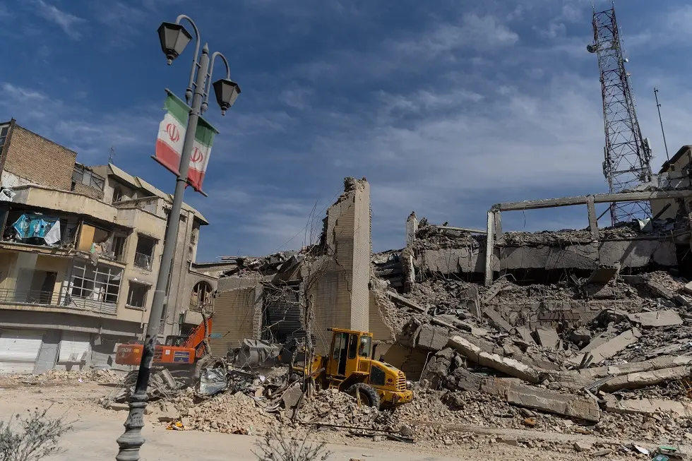 "بوليتيكو": العملية الأمريكية الإسرائيلية ضد إيران قد تستمر 100 يوم