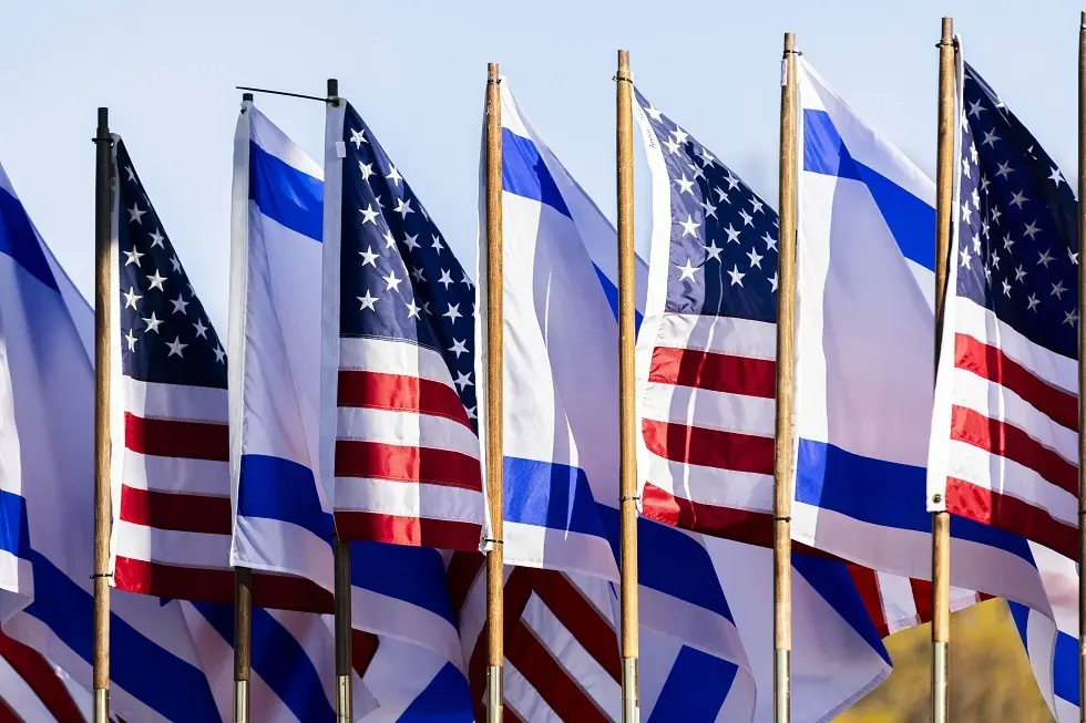 الدفاع الإسرائيلية تنشر تفاصيل محادثة هاتفية ليلية بين كاتس وهيغيست