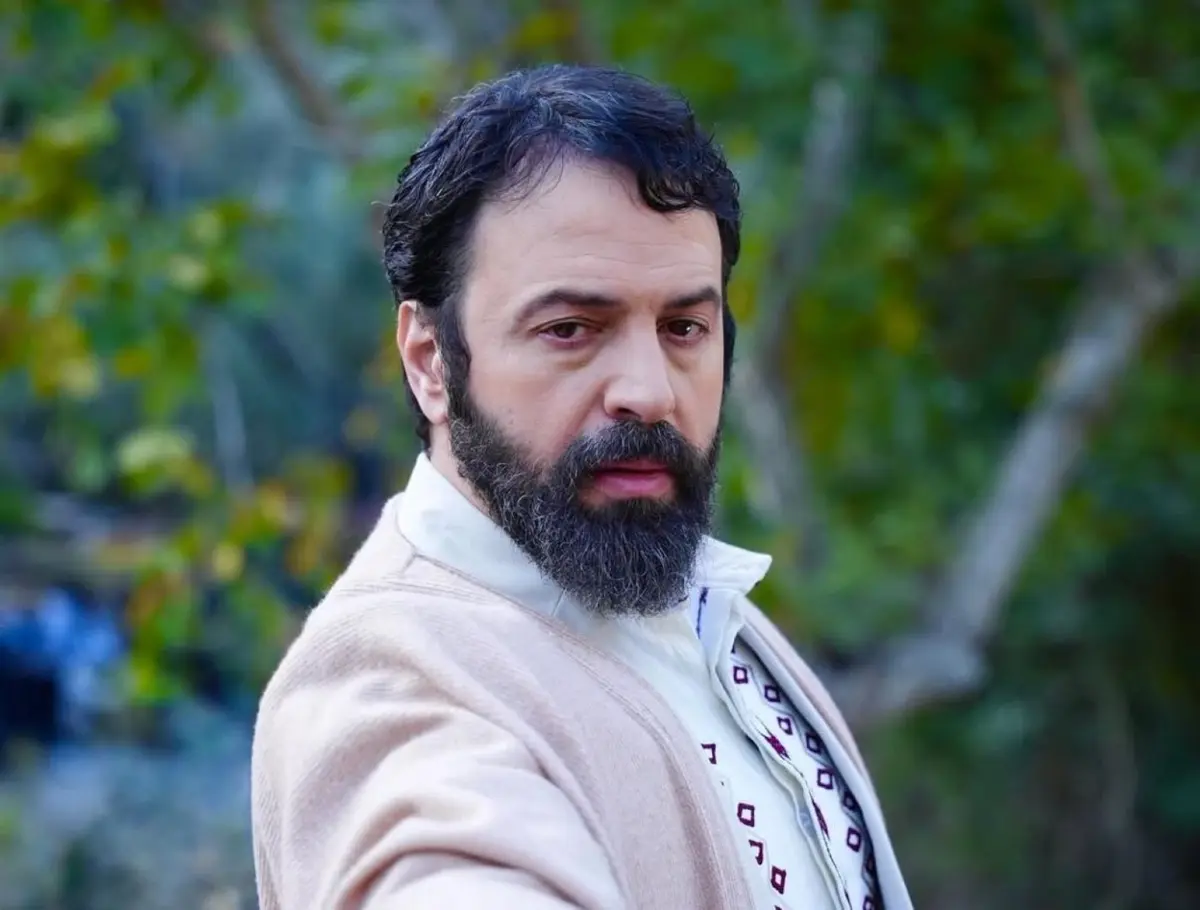 الحلقة 15 من مسلسل مولانا: تيم حسن يتخطى الفخ ويقلب الموازين لصالحه