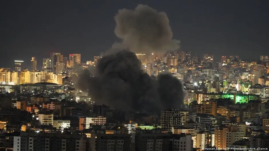 انفجارات تهز تل أبيب وإسرائيل تقصف الضاحية الجنوبية لبيروت