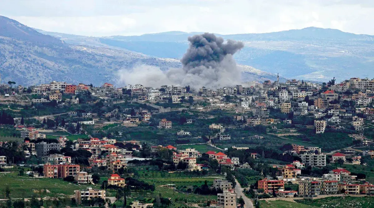 إسرائيل تتوغل في لبنان بحذر وتتواجه برياً مع «حزب الله»