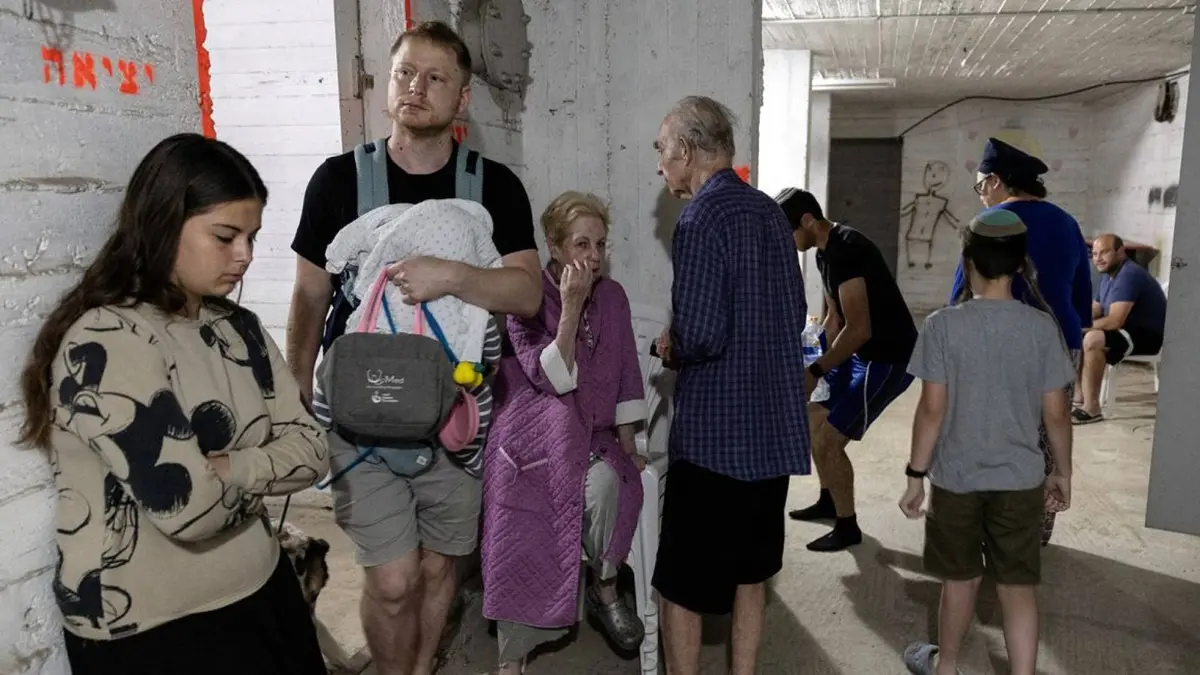 تخفيف قيود الجبهة الداخلية لدى الاحتلال.. عودة مشروطة للعمل واستمرار حظر التعليم