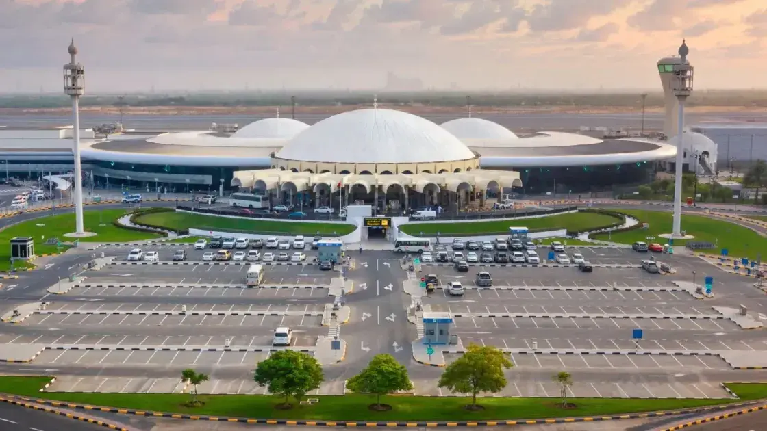 مطار الشارقة يدعو المسافرين للتحقق من حجوزاتهم قبل التوجه للمطار