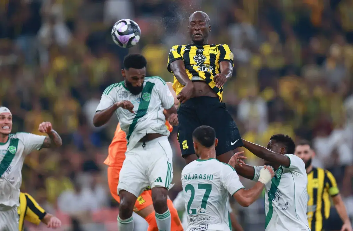 الاتحاد والأهلي... صدارة «حمراء» تسبق ديربي جدة