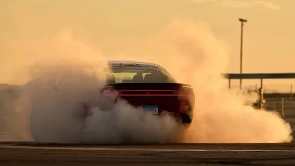 عودة دودج تشارجر هيلكات 2028 بمحرك V8