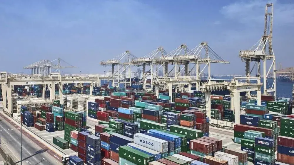 1.1 تريليون درهم حجم سوق الشحن البحري الإماراتي 2033