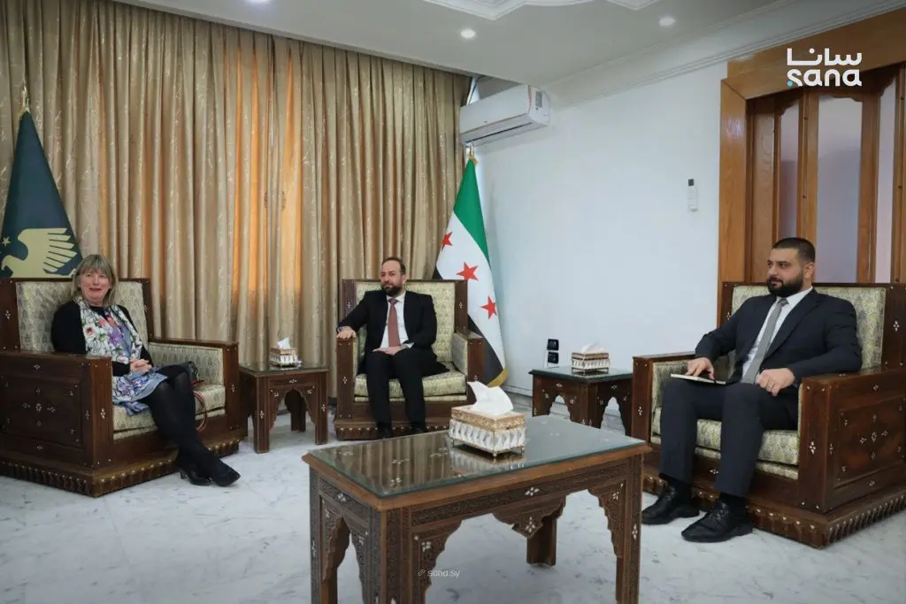 وزير الإعلام يبحث مع لجنة التحقيق الدولية دور الإعلام في مرحلة البناء