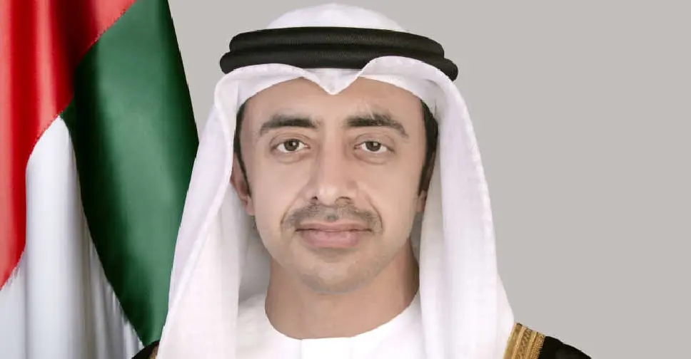 اتصالات مكثّفة لوزير خارجية الإمارات لبحث تداعيات الاعتداءات الإيرانية والتصعيد الإقليمي