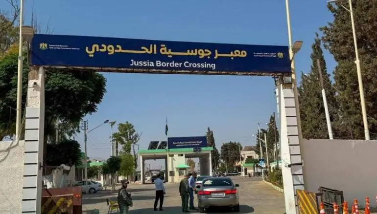 جمارك المنافذ السورية تنفي دخول عوائل حزب الله وتؤكد: الحافلات المستهدفة تقلّ سوريين عائدين