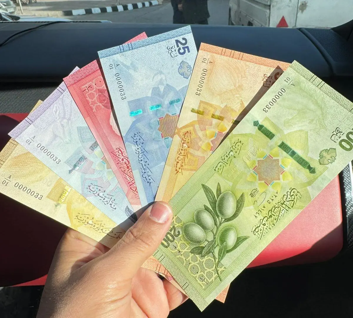 الليرة السورية تسجل استقرارا