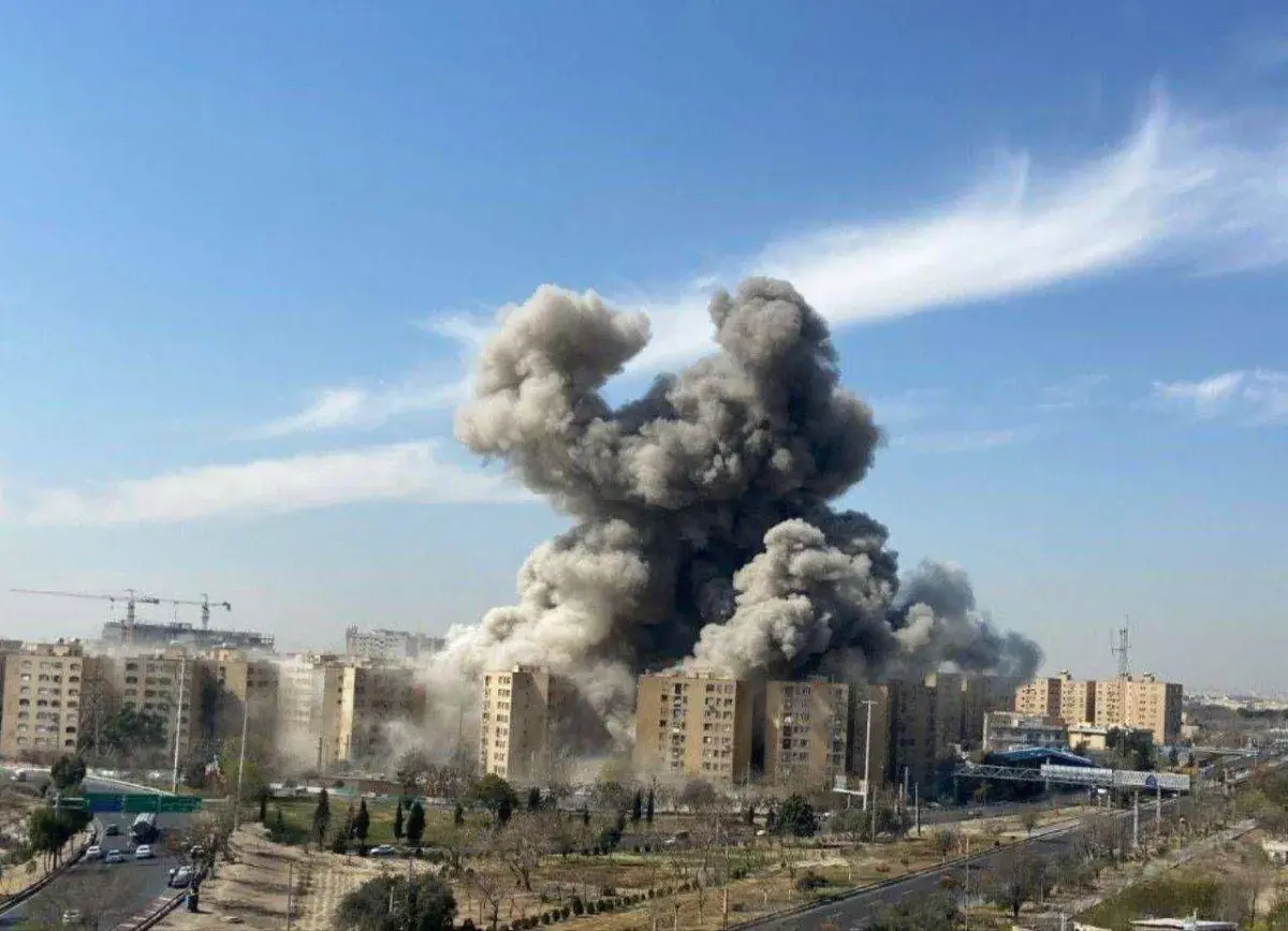 الحرب على إيران تتصاعد… واشنطن تعلن السيطرة جواً وبحراً