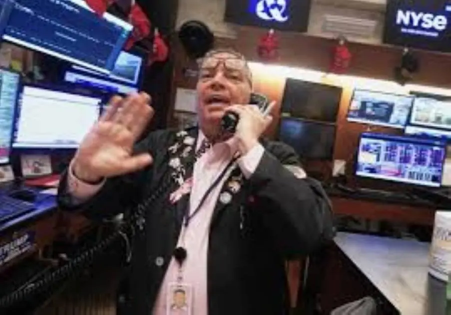 «وول ستريت» تتباين وسط ترقب تطورات حرب إيران