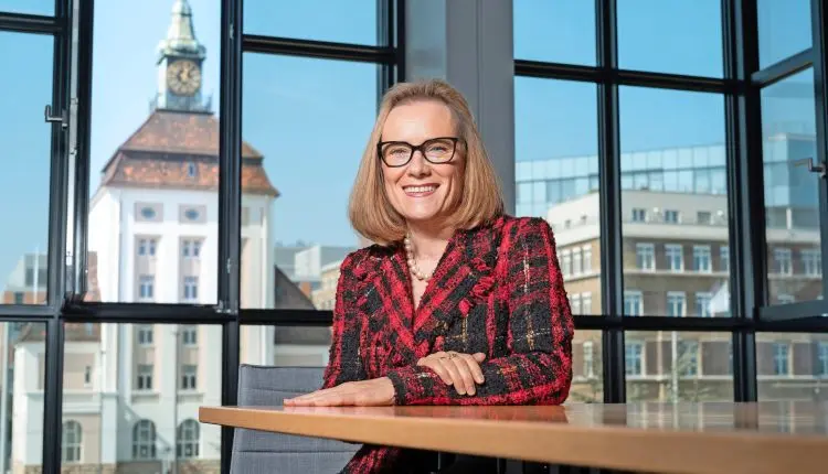 «ميرك» الألمانية تتوقع تراجع أرباحها في 2026 بضغط فقدان براءة اختراع دواء مافنكلاد للتصلب المتعدد - سوق الدواء