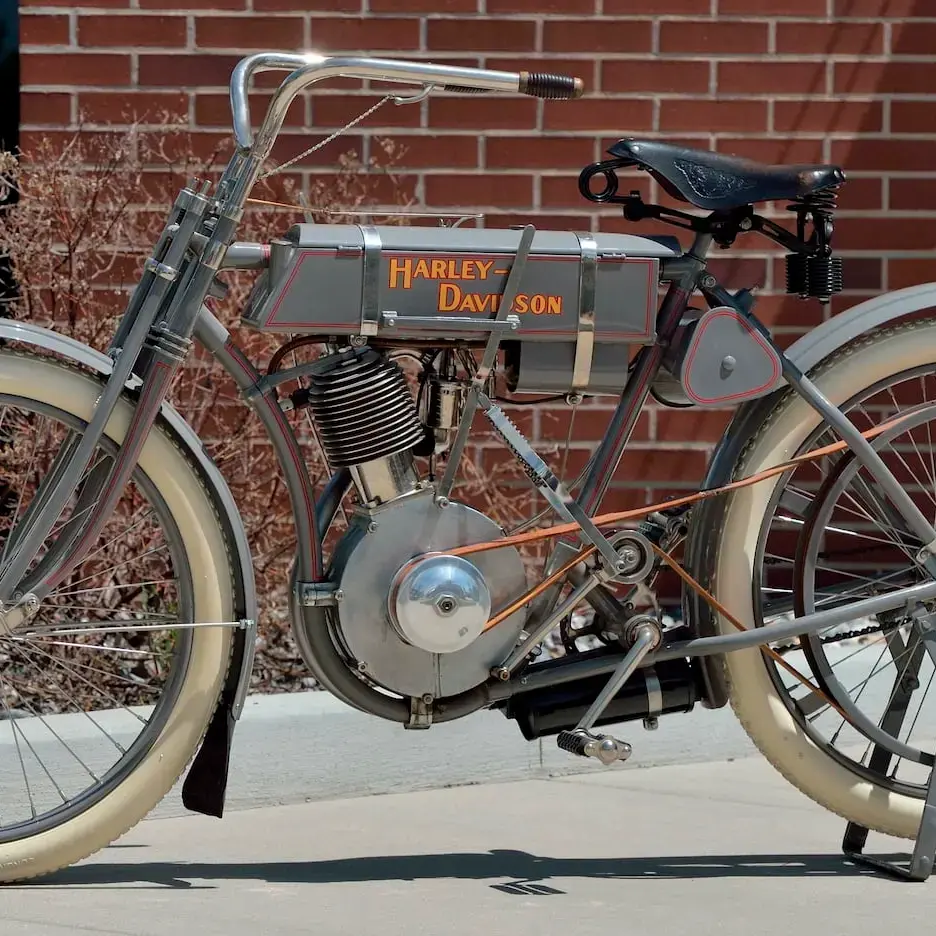 دراجة نارية تاريخية تُطرح في مزاد عالمي بسعر متوقع يتجاوز 100 ألف دولار