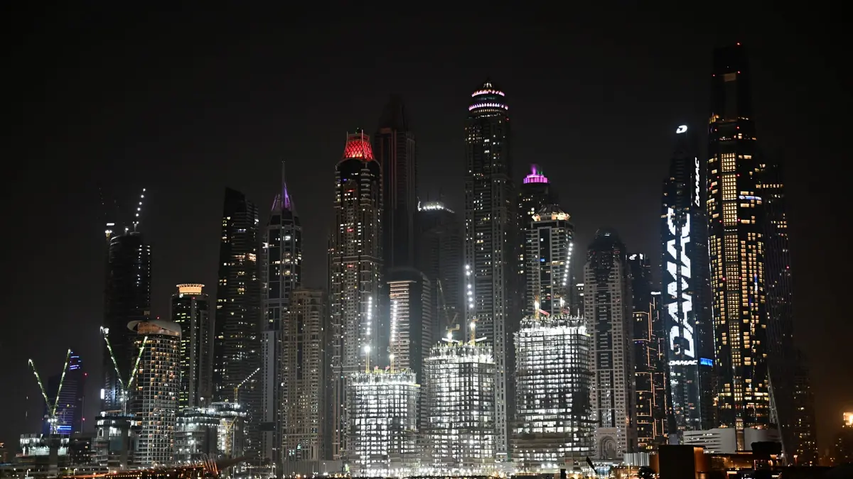 الحرس الثوري يهاجم مراكز بيانات أمازون في الإمارات والبحرين