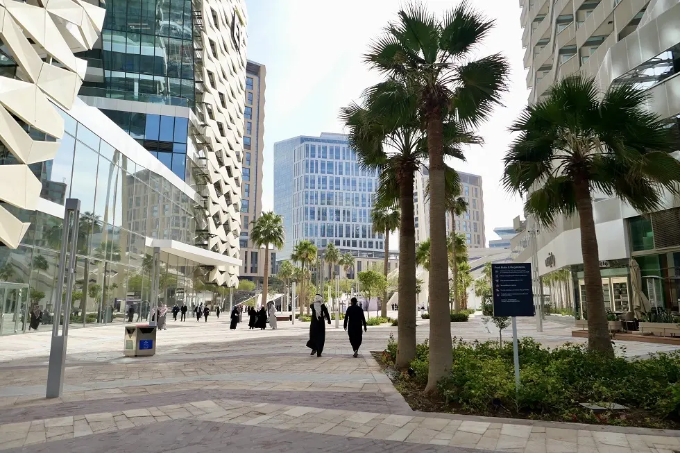 "رويترز": الدخان يتصاعد في الرياض والدبلوماسيون وموظفو السفارات يتلقون تعليمات عاجلة