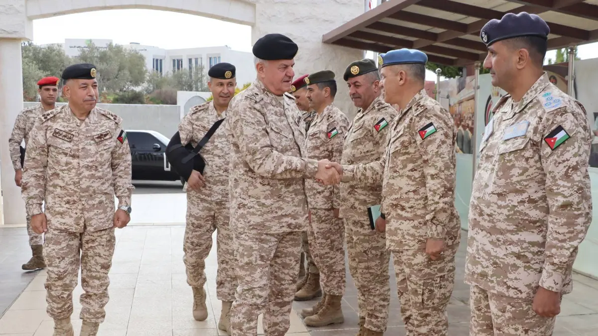 رئيس هيئة الأركان المشتركة يزور كلية الدفاع الوطني وكلية القيادة والاركان