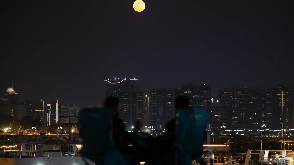 الإمارات تُعلن التصدي لتهديد صاروخي.. وسماع انفجارات في أبوظبي