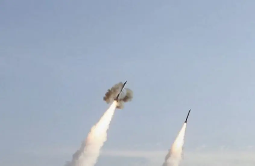 الجيش الكويتي: الدفاعات الجوية تتعامل مع هجمات صاروخية وطائرات مسيرة في أجواء البلاد