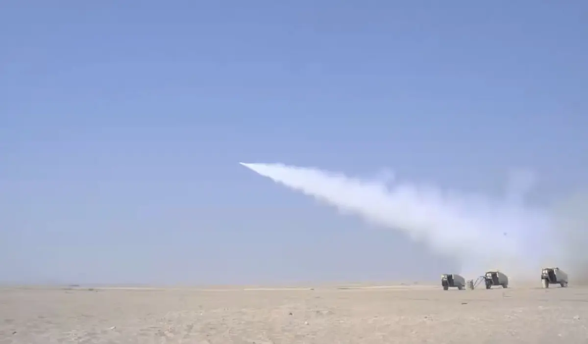 الدفاع السعودية: اعتراض وتدمير ثلاثة صواريخ أطلقت باتجاه قاعدة جوية