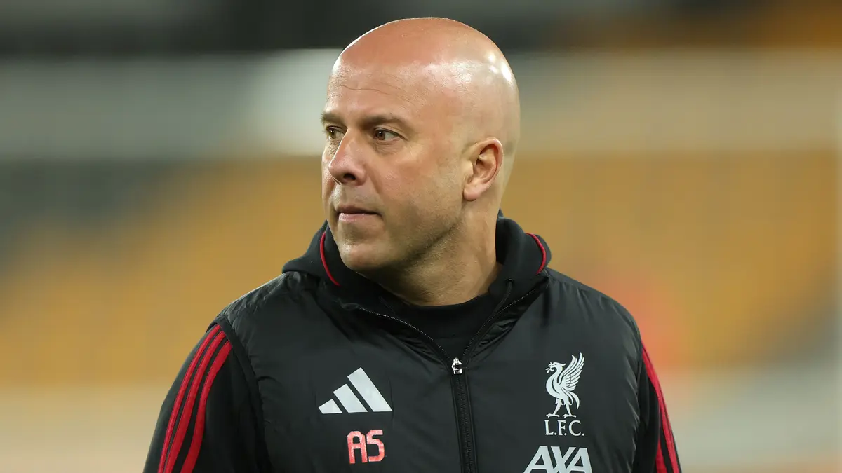 سلوت يخفف الضغط على صلاح.. ويرفض الاعتراف بمشكلة ليفربول