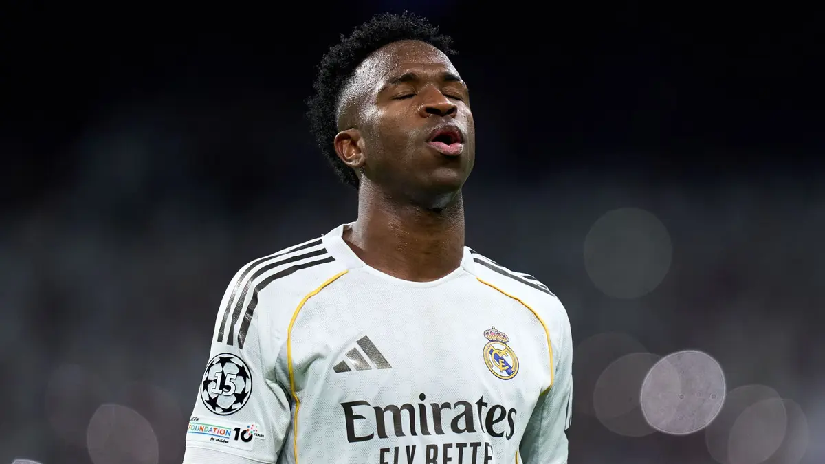 قطعة بحث عنها فليك كثيرا.. لاعب وسط برشلونة يعادل رقم فينيسيوس