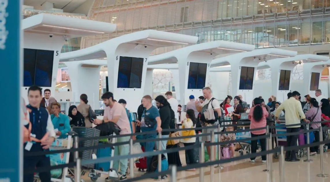 مسافرون يشيدون بمنظومة الدعم المتكاملة بمطار زايد الدولي في أبوظبي