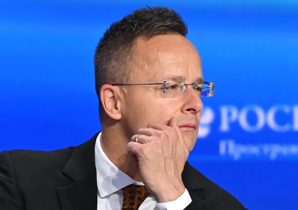 سيارتو يعلق على تهديدات زيلينسكي ضد أوربان