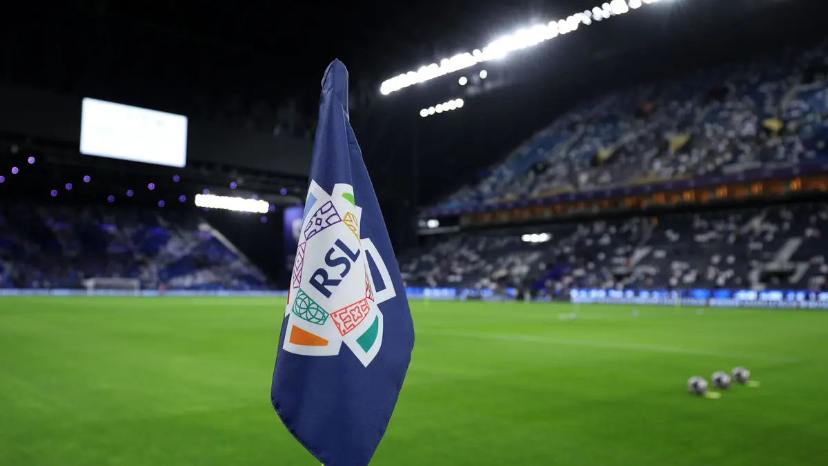 فيديو: لقطة طريفة.. هدف يعالج لاعبًا من الإصابة في دوري روشن