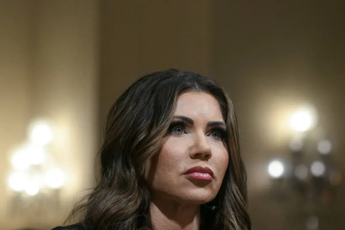 ترمب يقيل وزيرة الأمن الداخلي كريستي نويم