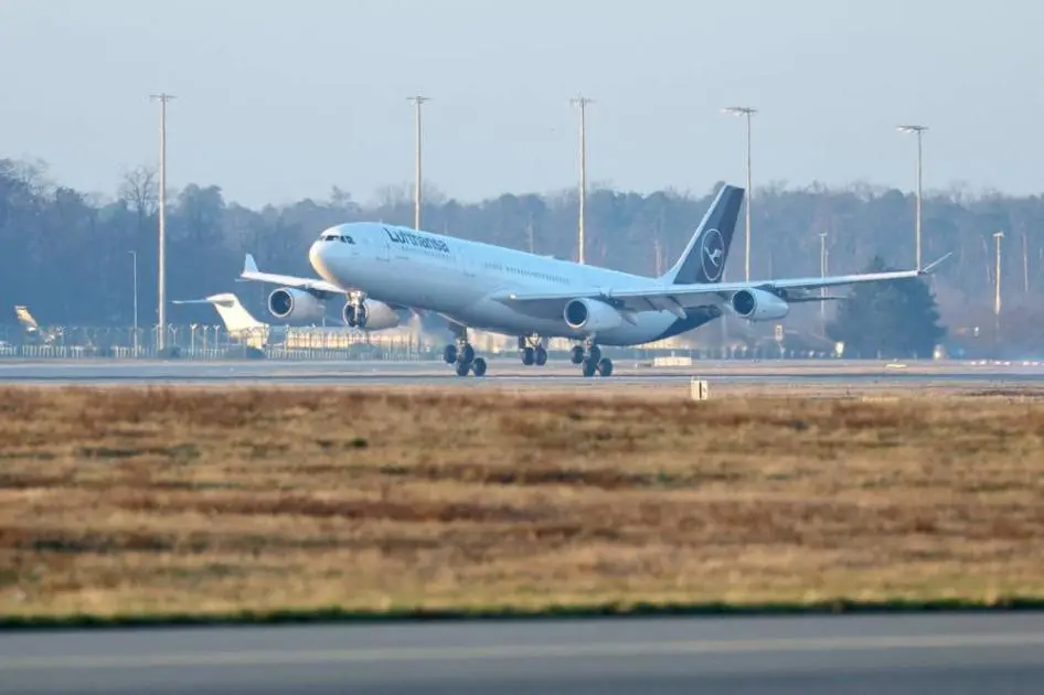 انتعاش أسهم شركات الطيران مع استئناف رحلات جوية متفرقة للمنطقة