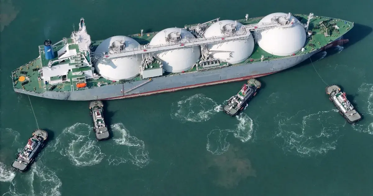 الصين تجري محادثات مع إيران للسماح بمرور النفط والغاز من مضيق هرمز