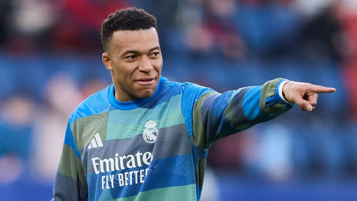 تواضع مبابي يثير الجدل في باريس