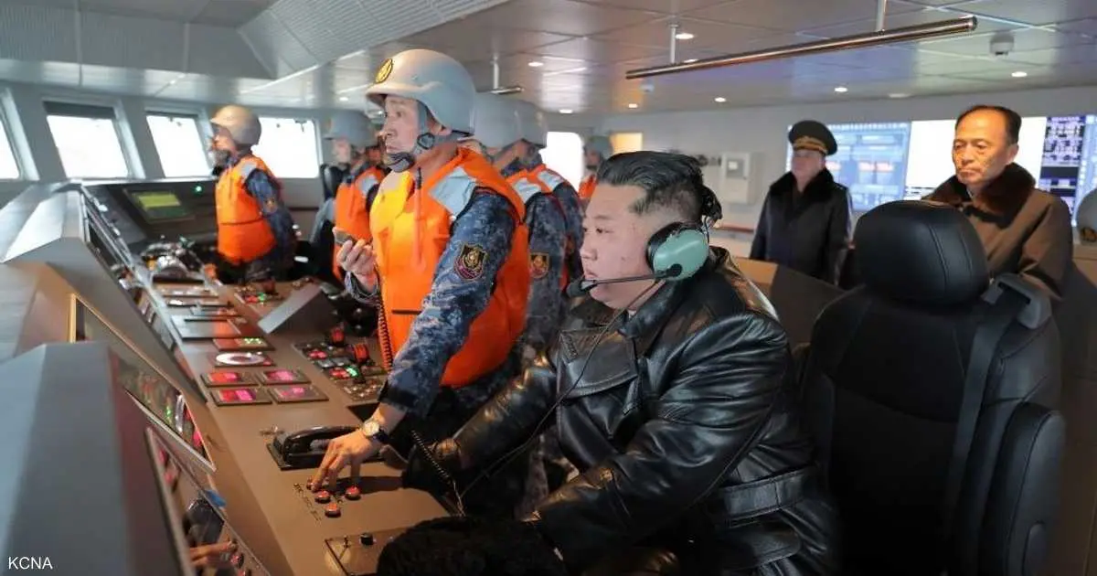 تزامنا مع حرب إيران.. كيم يشرف على إطلاق صاروخ من مدمرة