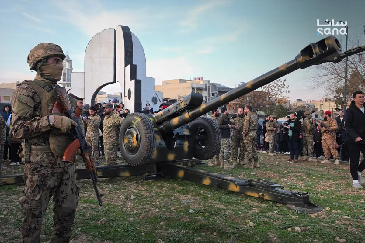 وحدات من الجيش العربي السوري تطلق مدفع رمضان في حمص إيذاناً بحلول موعد الإفطار