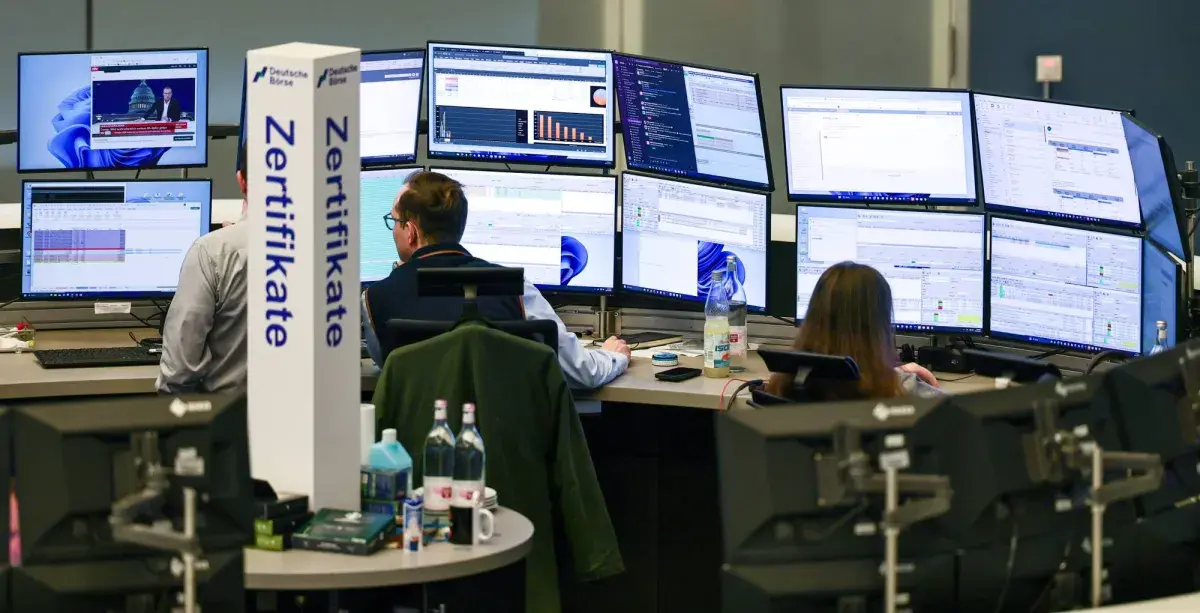 تعثُّر الأسهم الأوروبية وسط «ضبابية الشرق الأوسط» ونتائج الشركات المتباينة