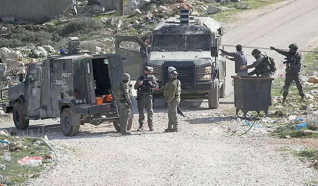إصابة واعتقال فلسطينيين خلال اقتحام قوات الاحتلال مناطق بالضفة الغربية