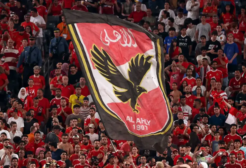 "الكاف" يفرض عقوبة قاسية على الأهلي المصري بعد أحداث مباراة الجيش الملكي المغربي