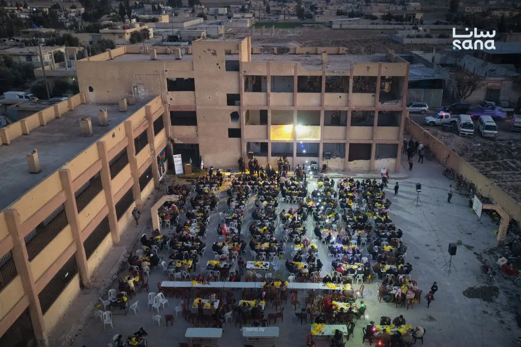 إفطار جماعي لأهالي بلدة العتيبة في مدرسة العتيبة المختلطة القديمة بريف دمشق
