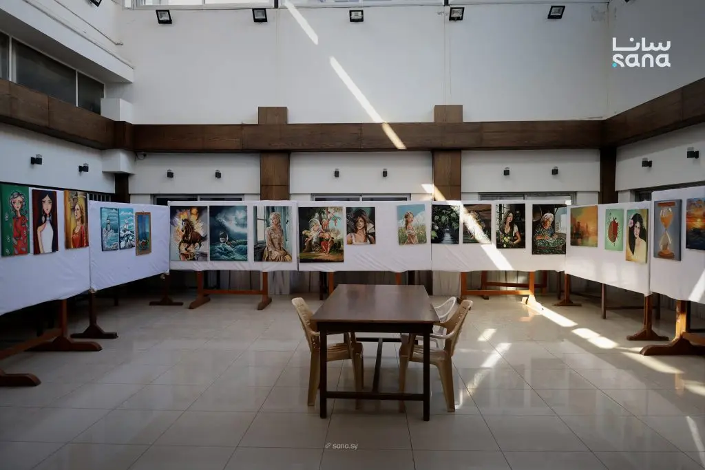 معرض "بدايات مشرقة" في ثقافي طرطوس يجمع تجارب تشكيلية متنوعة