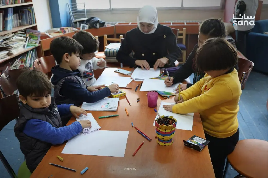 المركز الثقافي في العدوي بدمشق ينظم ورشة رسم للأطفال لتحليل مشاعرهم ومواهبهم