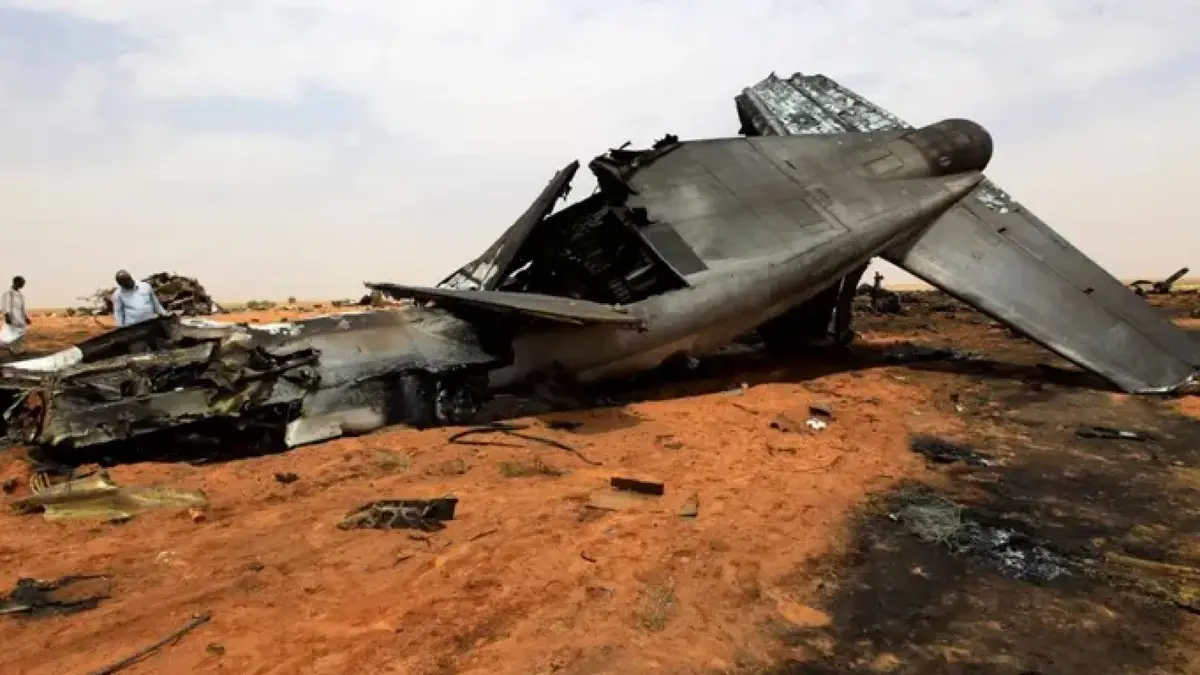 سقوط طائرة نقل عسكرية في الجزائر ومقتل اثنين من طاقمها